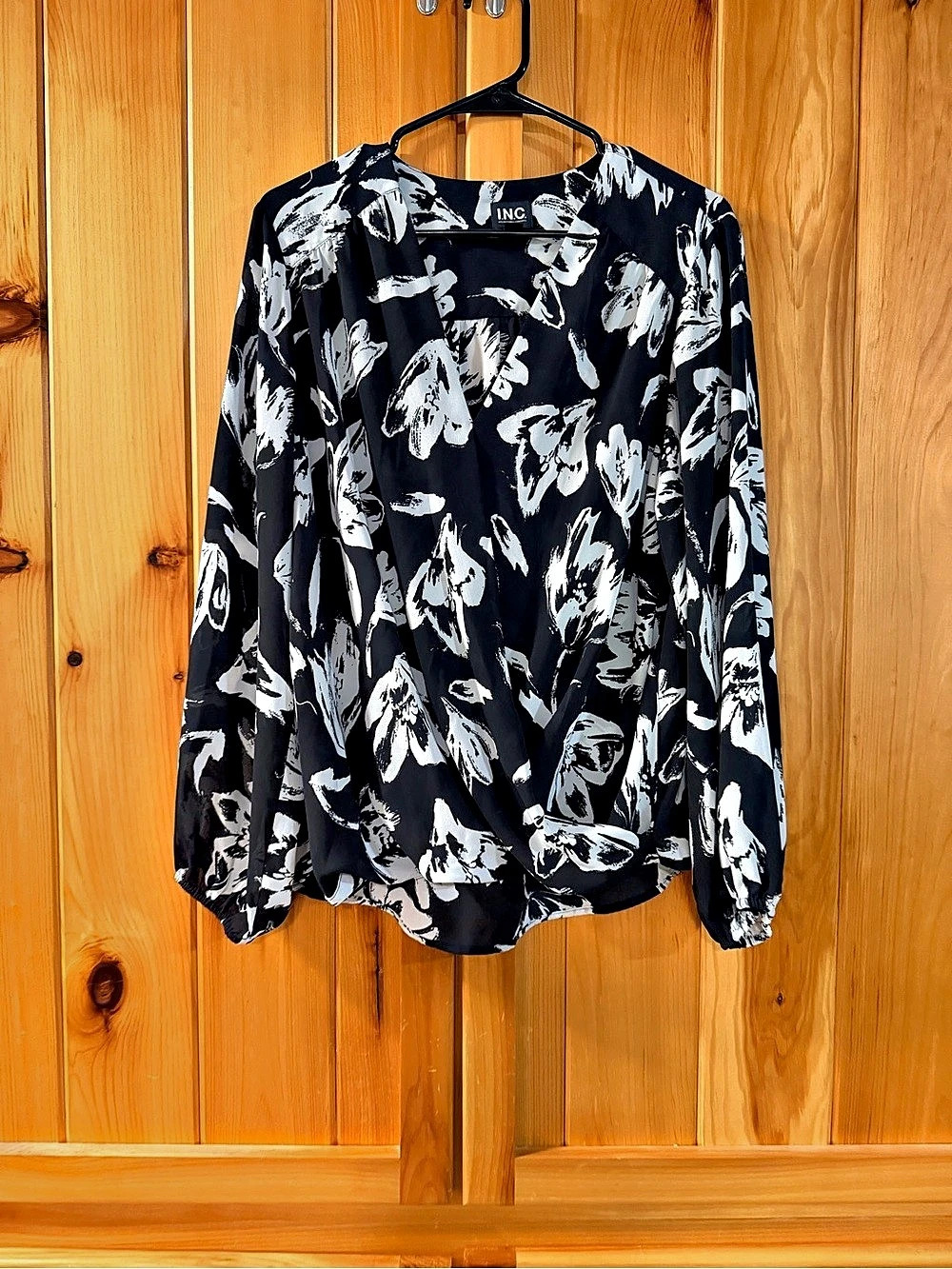 I.N.C. Floral Blouse in Black & White Size Large Like New